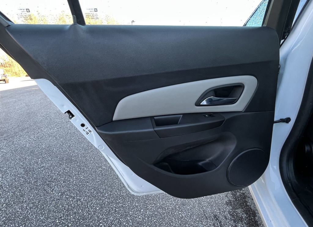 Used 2015 Chevrolet Cruze LS image 15