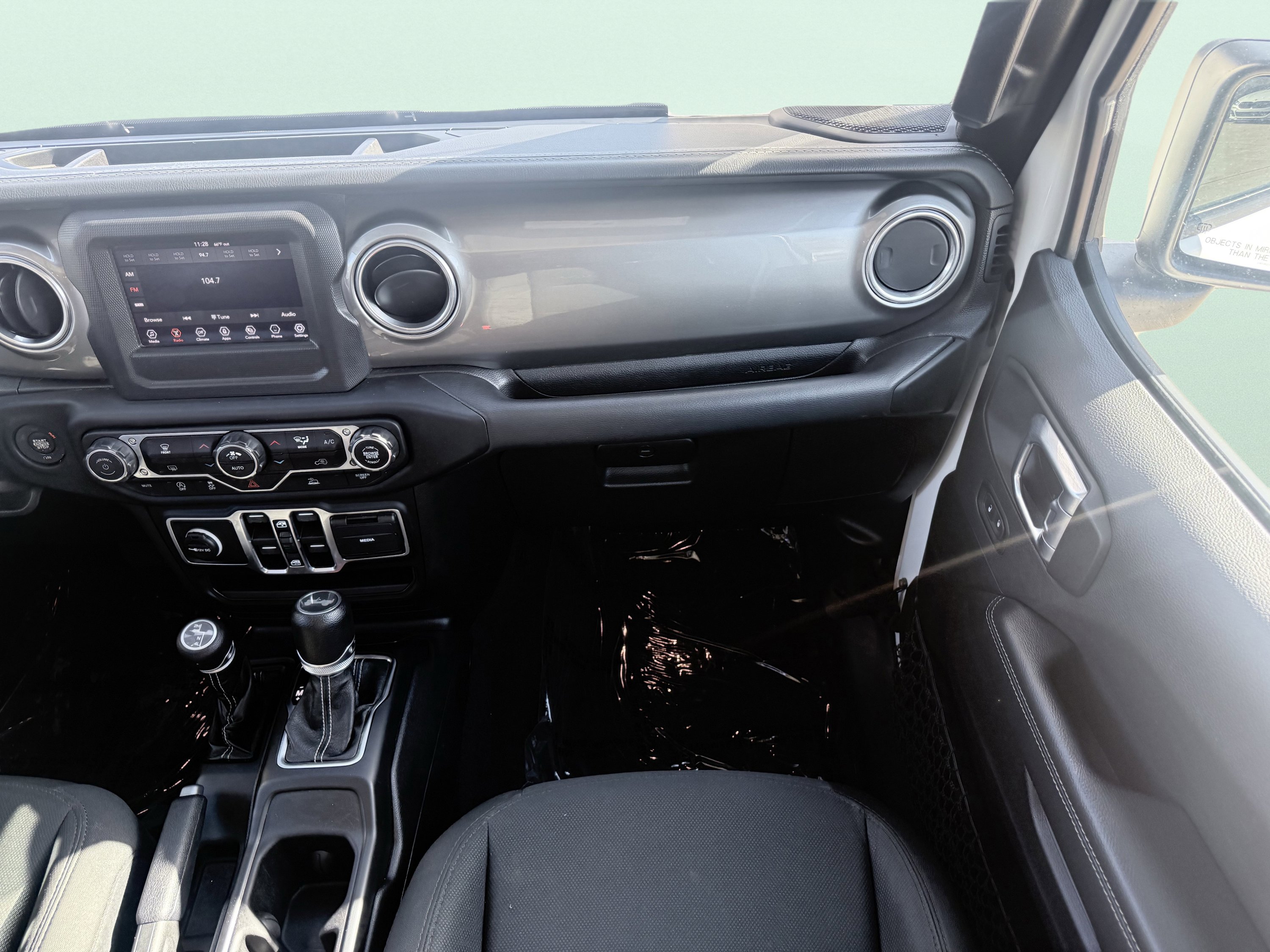 Used 2021 Jeep Wrangler Unlimited Sahara image 34