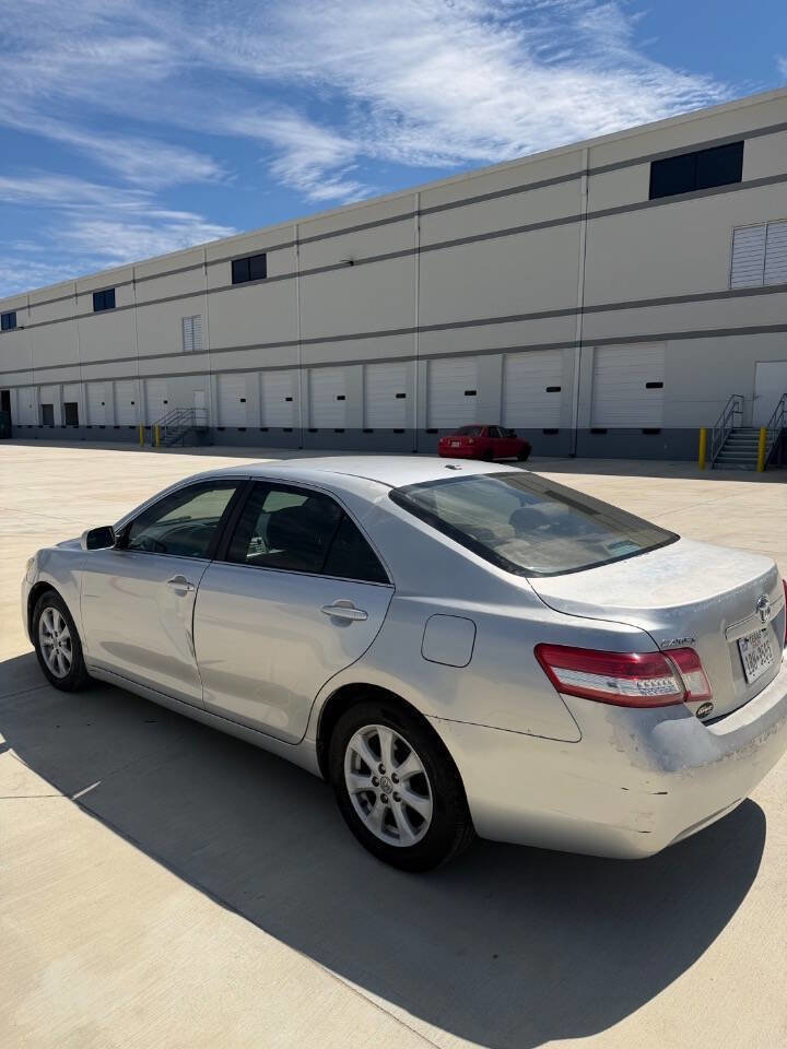 Used 2010 Toyota Camry LE image 5
