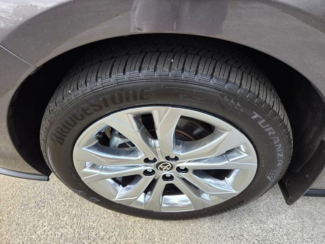 Used 2023 Toyota Sienna Platinum FWD image 23