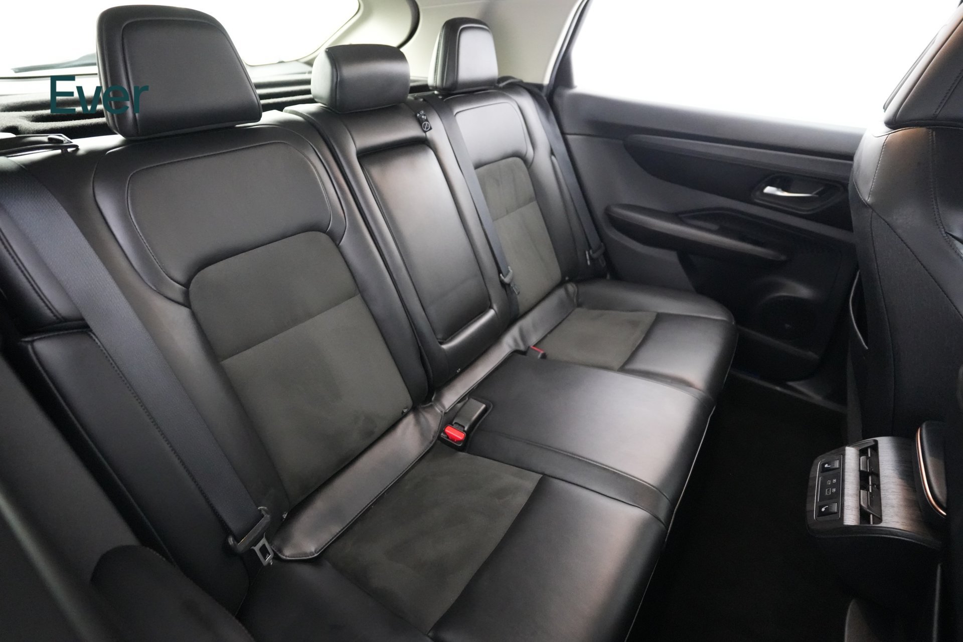 Used 2024 Nissan Ariya AWD image 5
