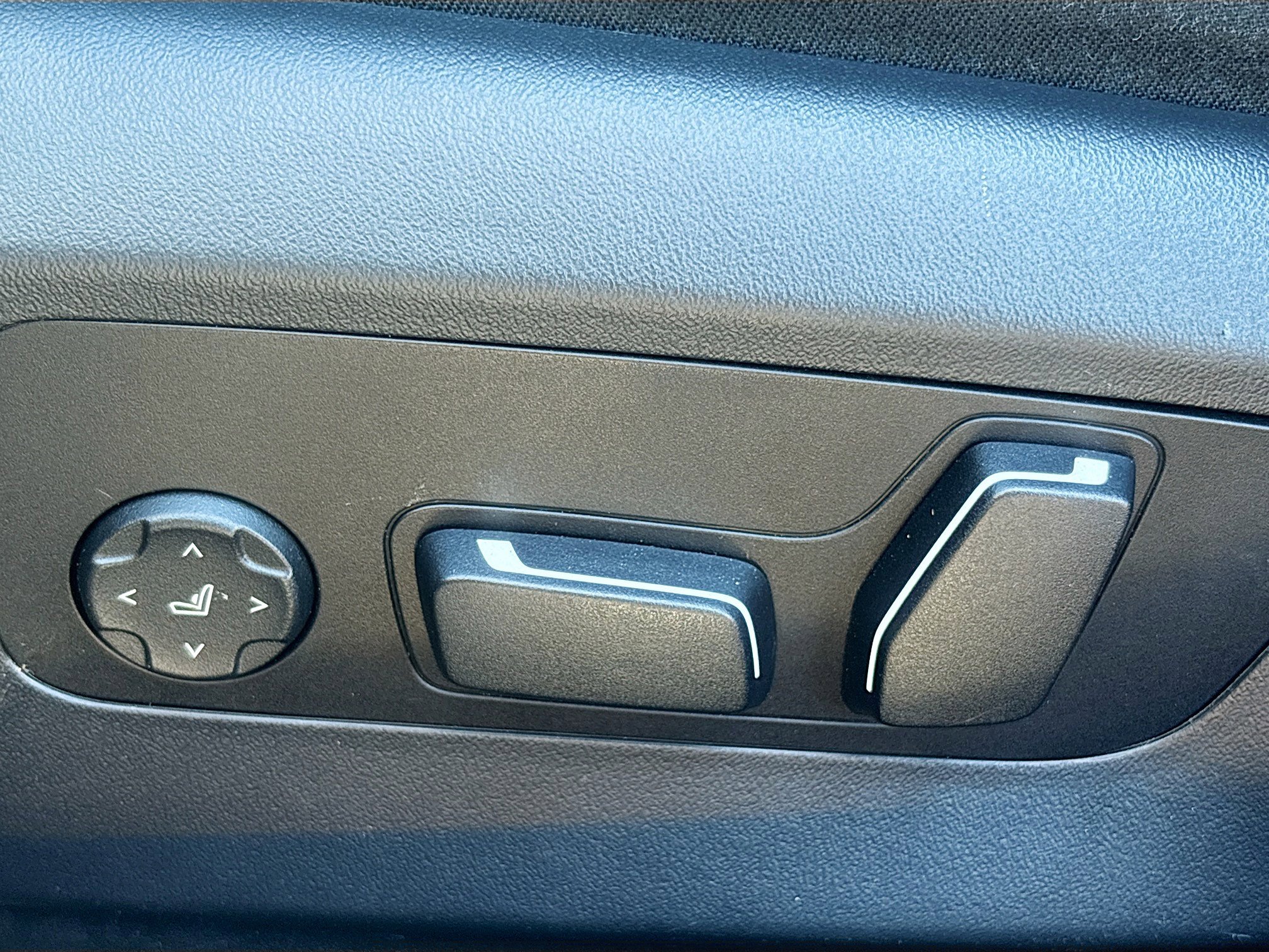 Used 2025 BMW 530i image 25