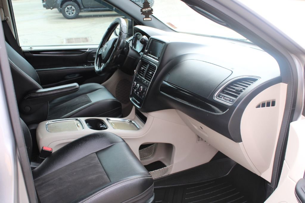 Used 2020 Dodge Grand Caravan SXT image 9