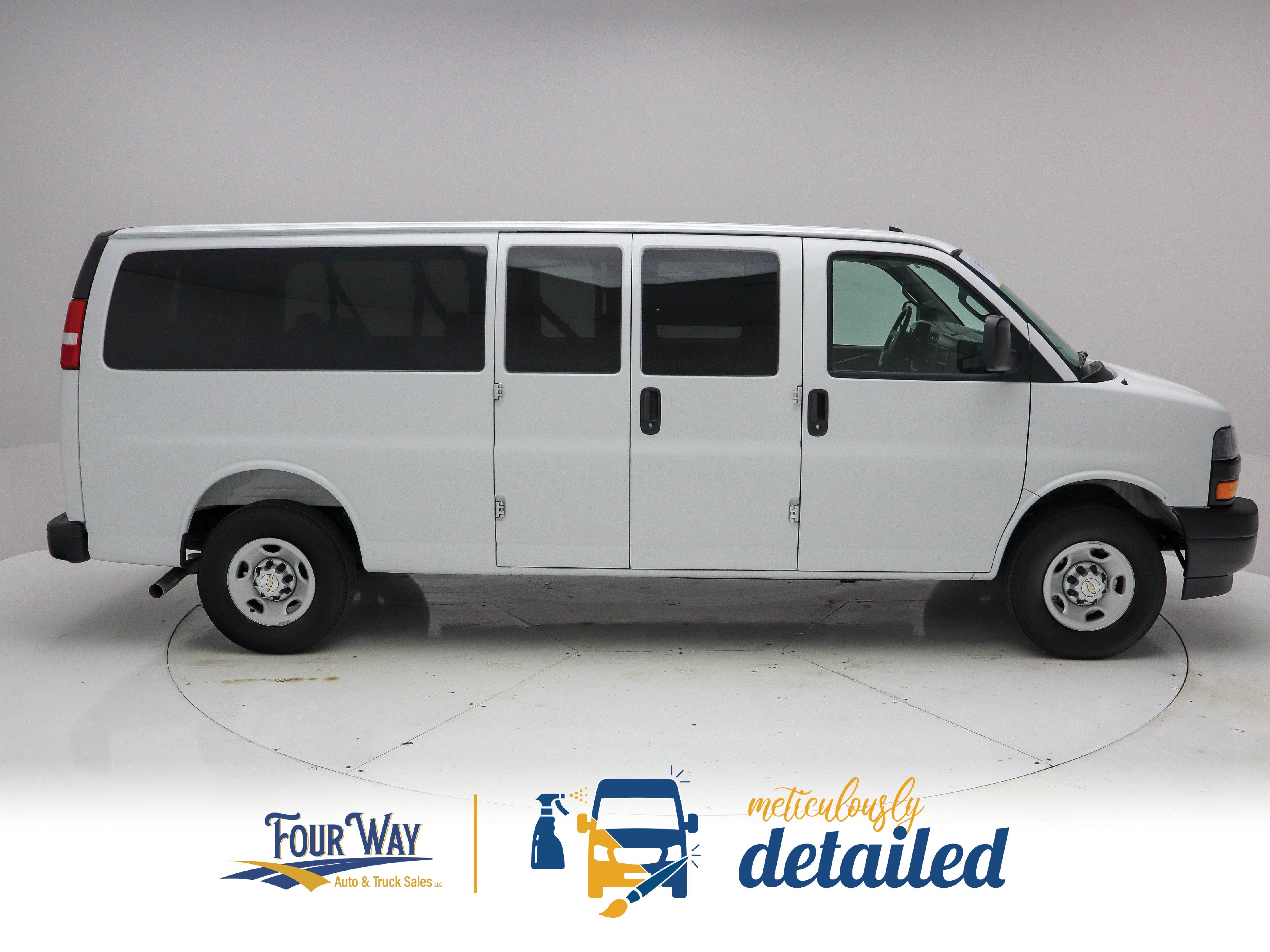 Used 2025 Chevrolet Express 3500 LS RWD image 2