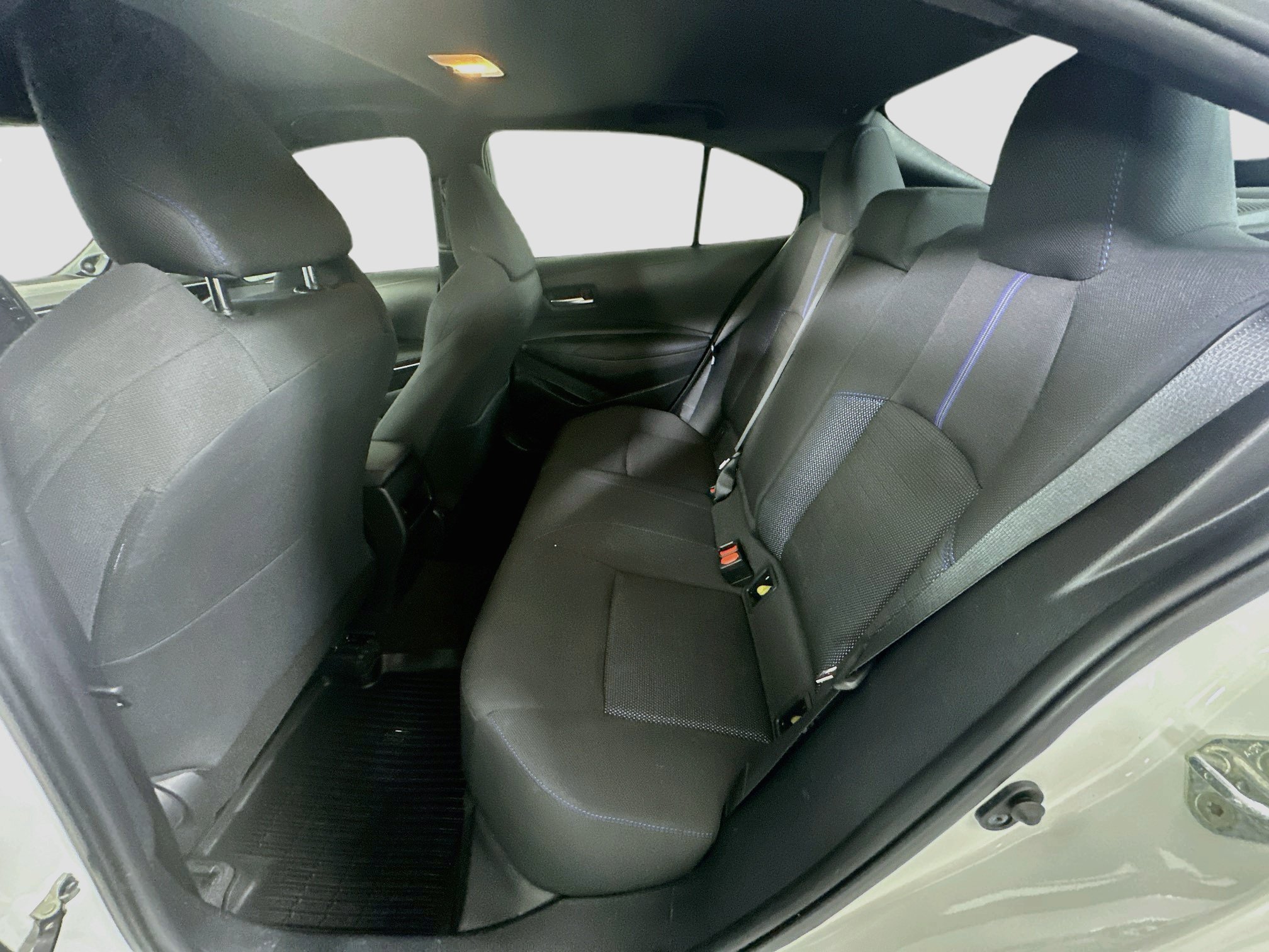 Used 2020 Toyota Corolla SE w/ SE Premium Package FWD image 26