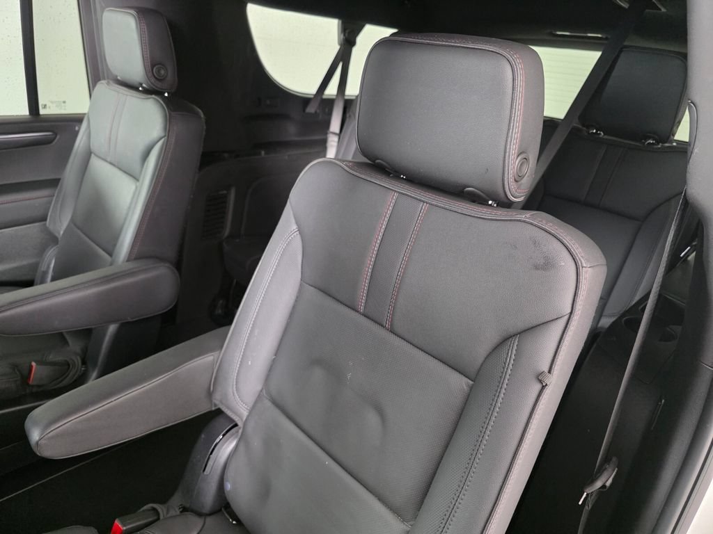 Used 2025 Chevrolet Suburban RST w/ RST Capability Package AWD/4WD image 15