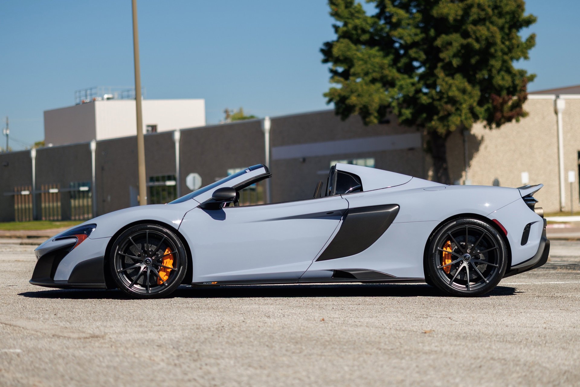 Used 2016 McLaren 675LT Spider image 18