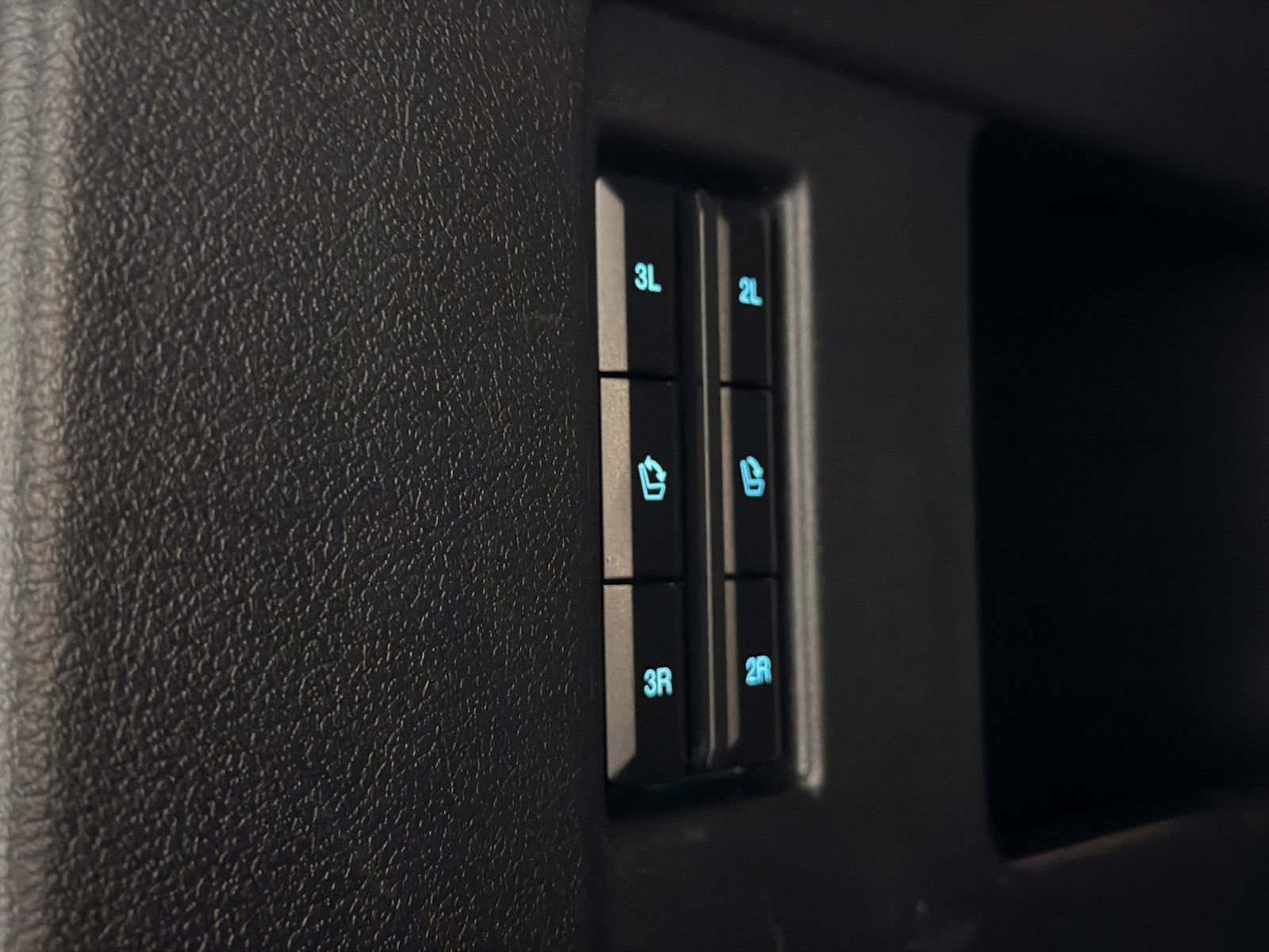 Used 2023 Ford Expedition Limited image 11