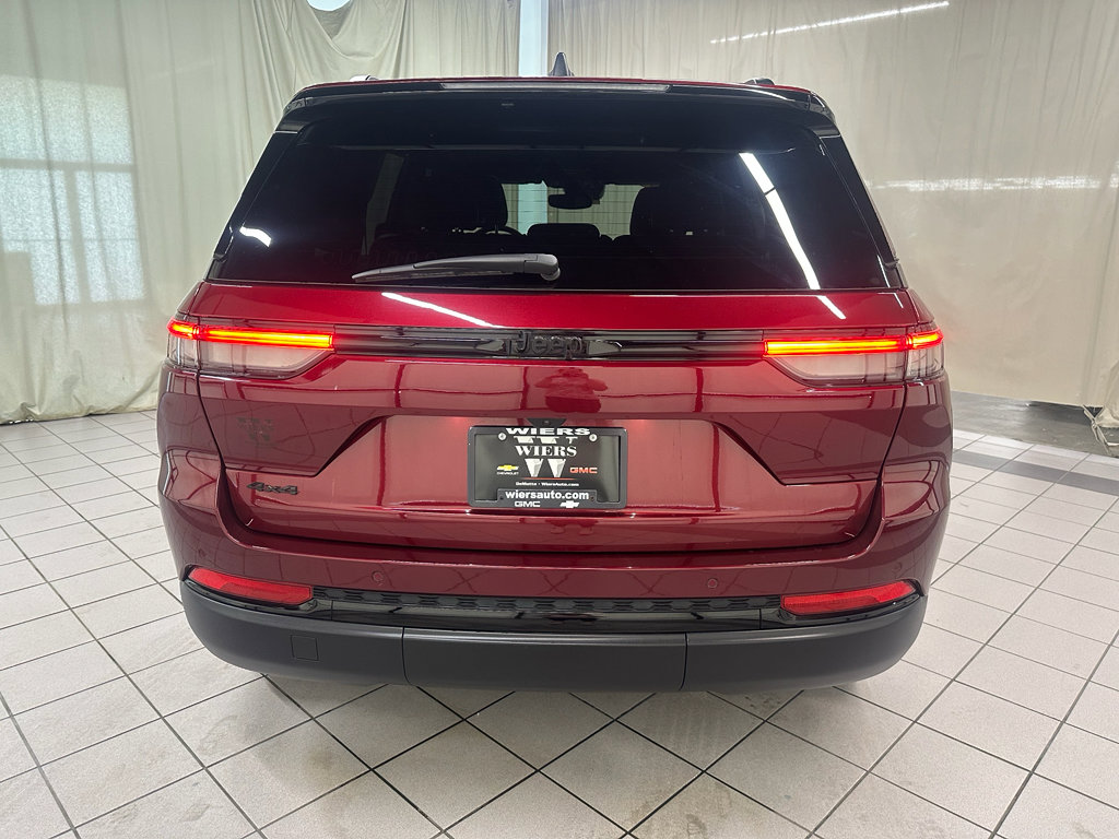 Used 2024 Jeep Grand Cherokee Altitude AWD/4WD image 6