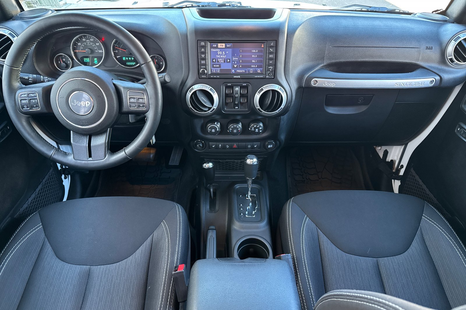 Used 2015 Jeep Wrangler Unlimited Sahara w/ Connectivity Group AWD/4WD image 13