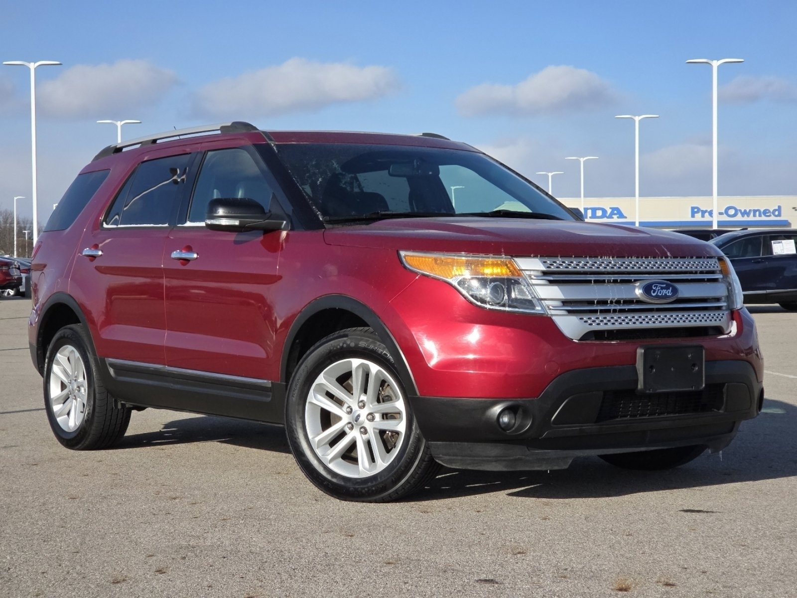 Used 2014 Ford Explorer XLT w/ Equipment Group 202A image 2