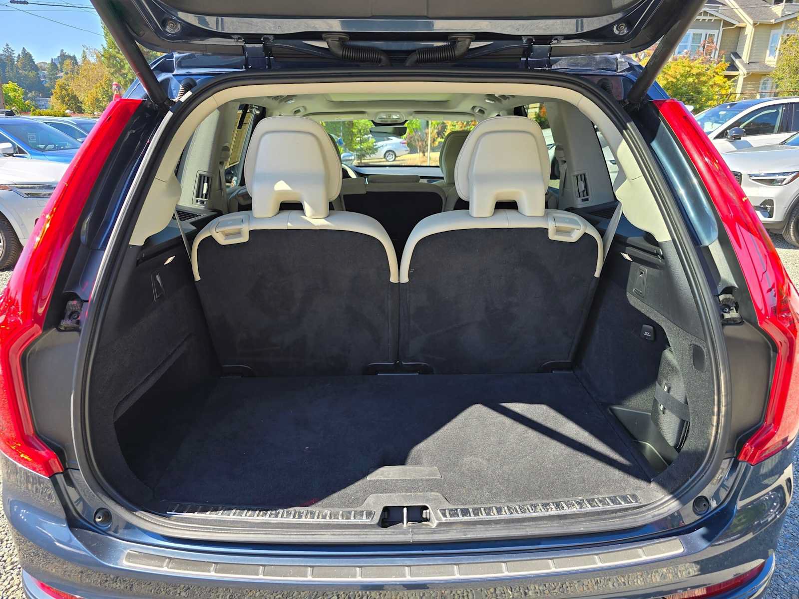 Used 2023 Volvo XC90 B5 Core w/ Protection Package Premier AWD/4WD image 18