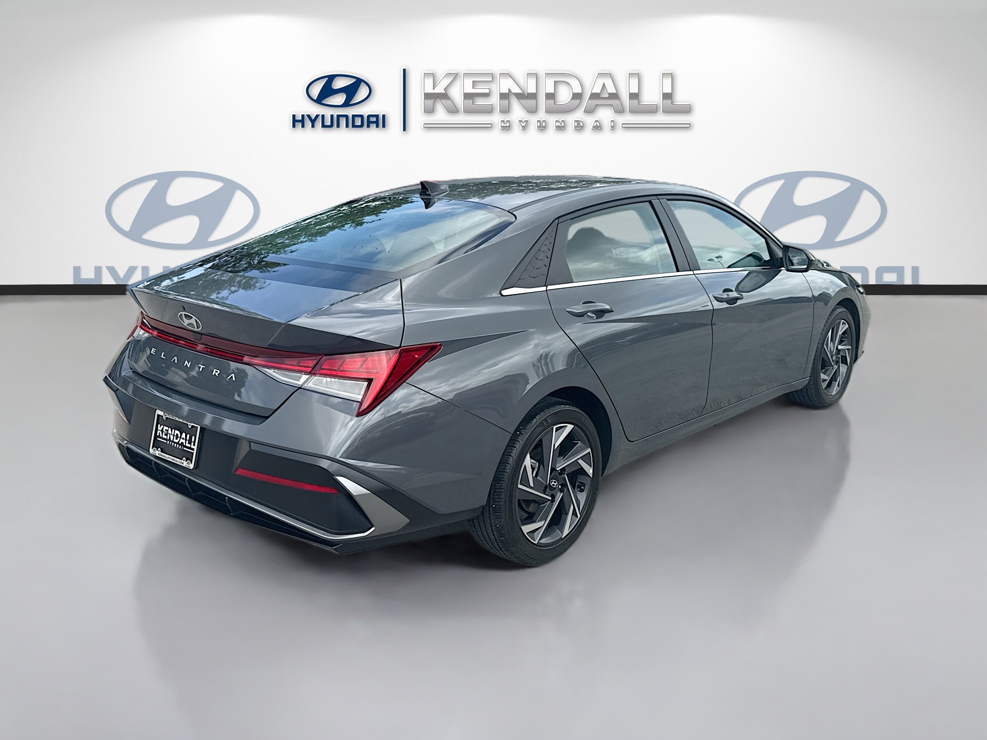 Used 2025 Hyundai Elantra SEL FWD image 6