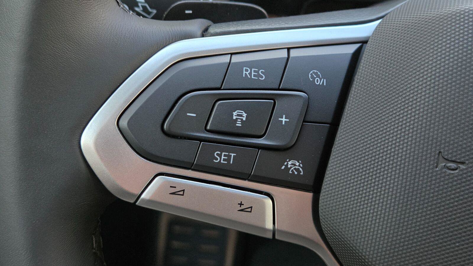 New 2026 Volkswagen Atlas Cross Sport SEL Premium R-Line AWD/4WD image 32