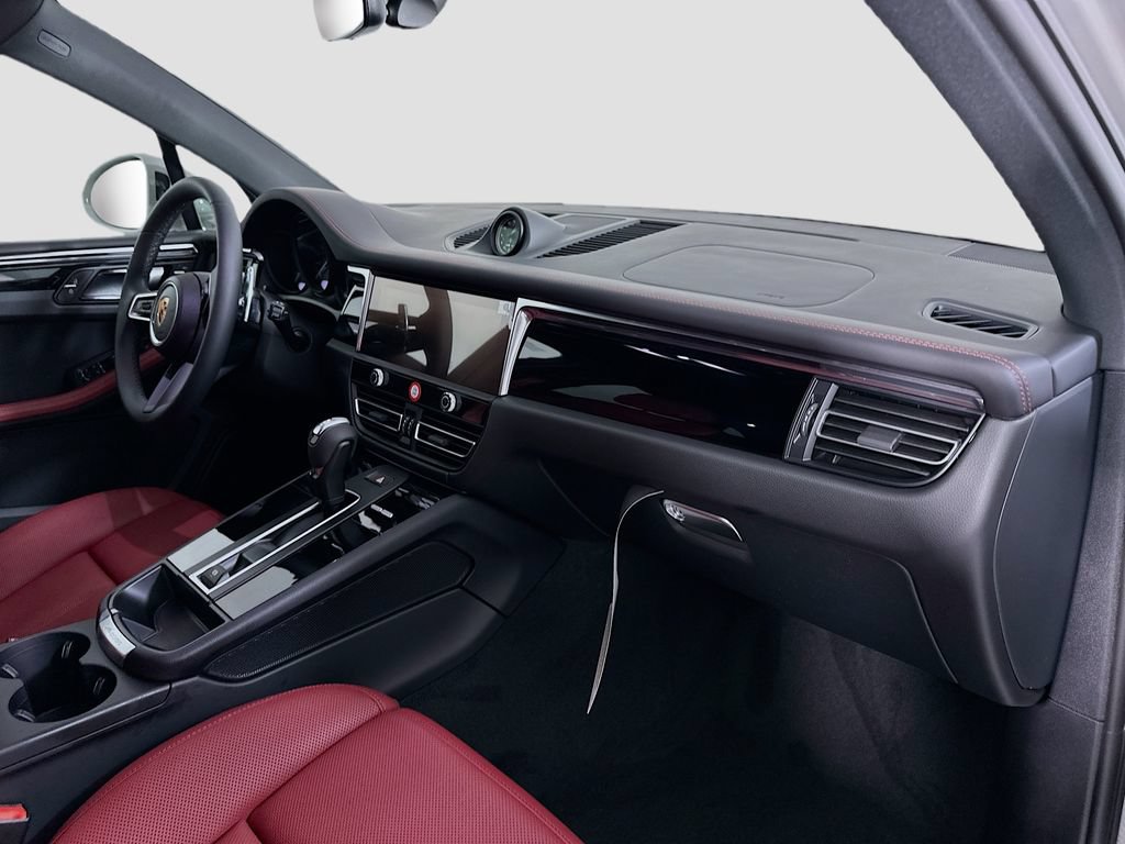 New 2026 Porsche Macan AWD/4WD image 31