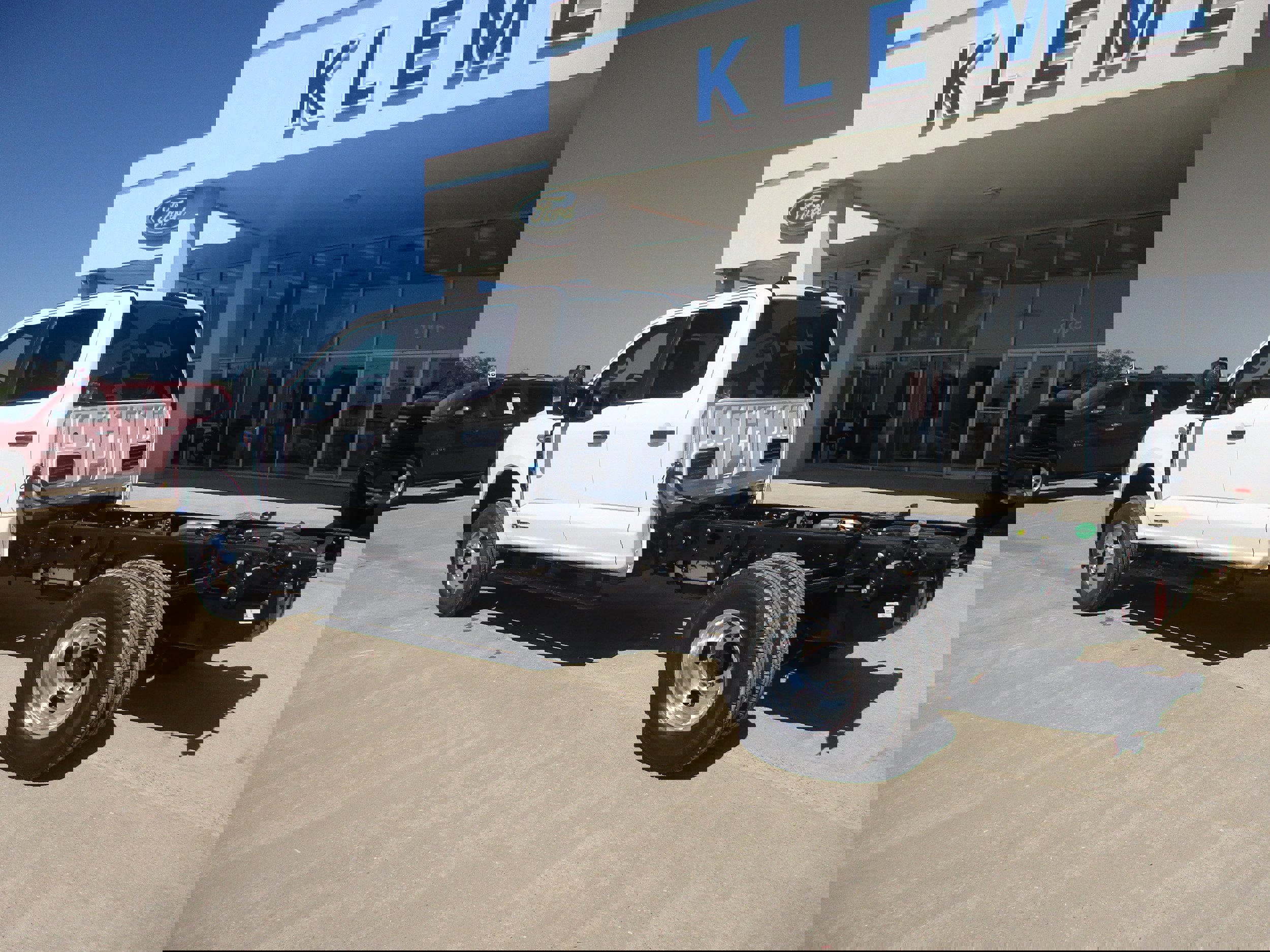 New 2026 Ford F350 4x4 Crew Cab DRW Super Duty image 2