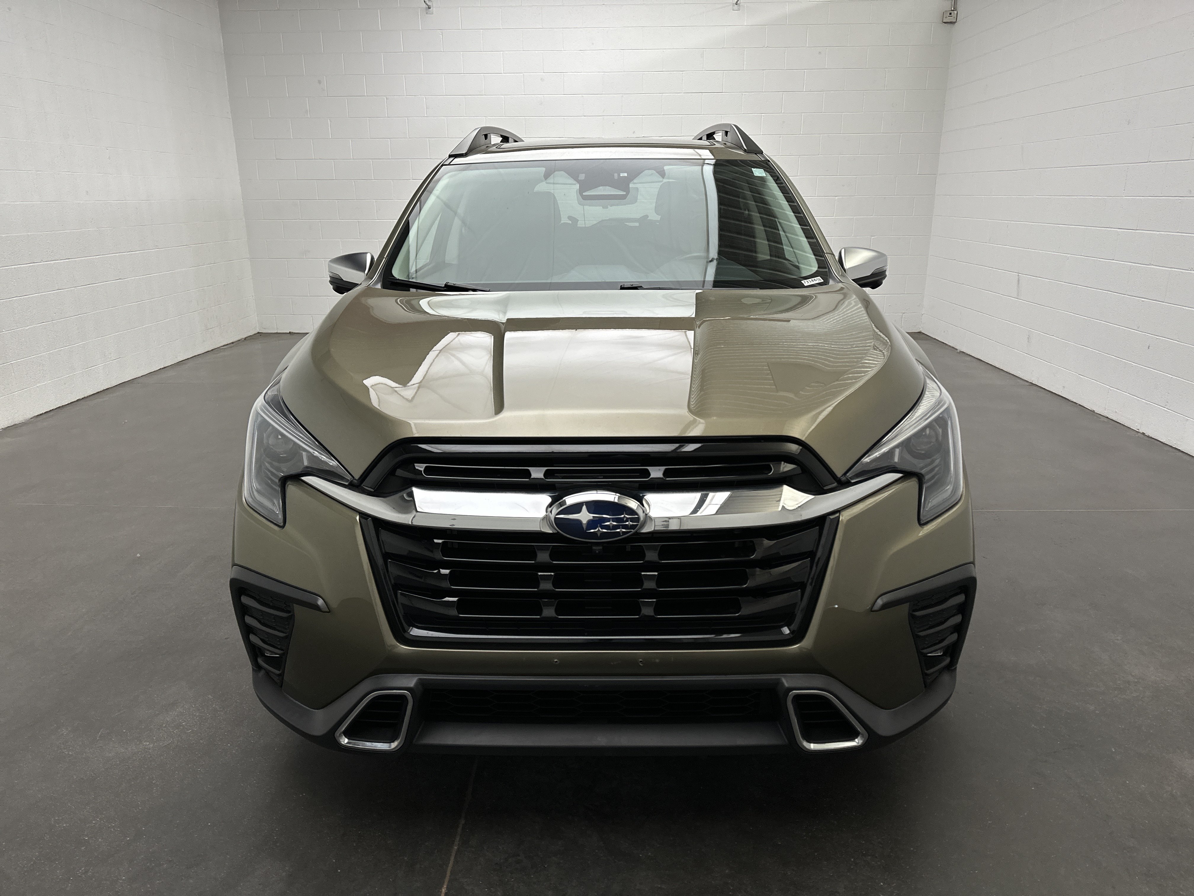 Used 2023 Subaru Ascent Touring AWD/4WD image 3