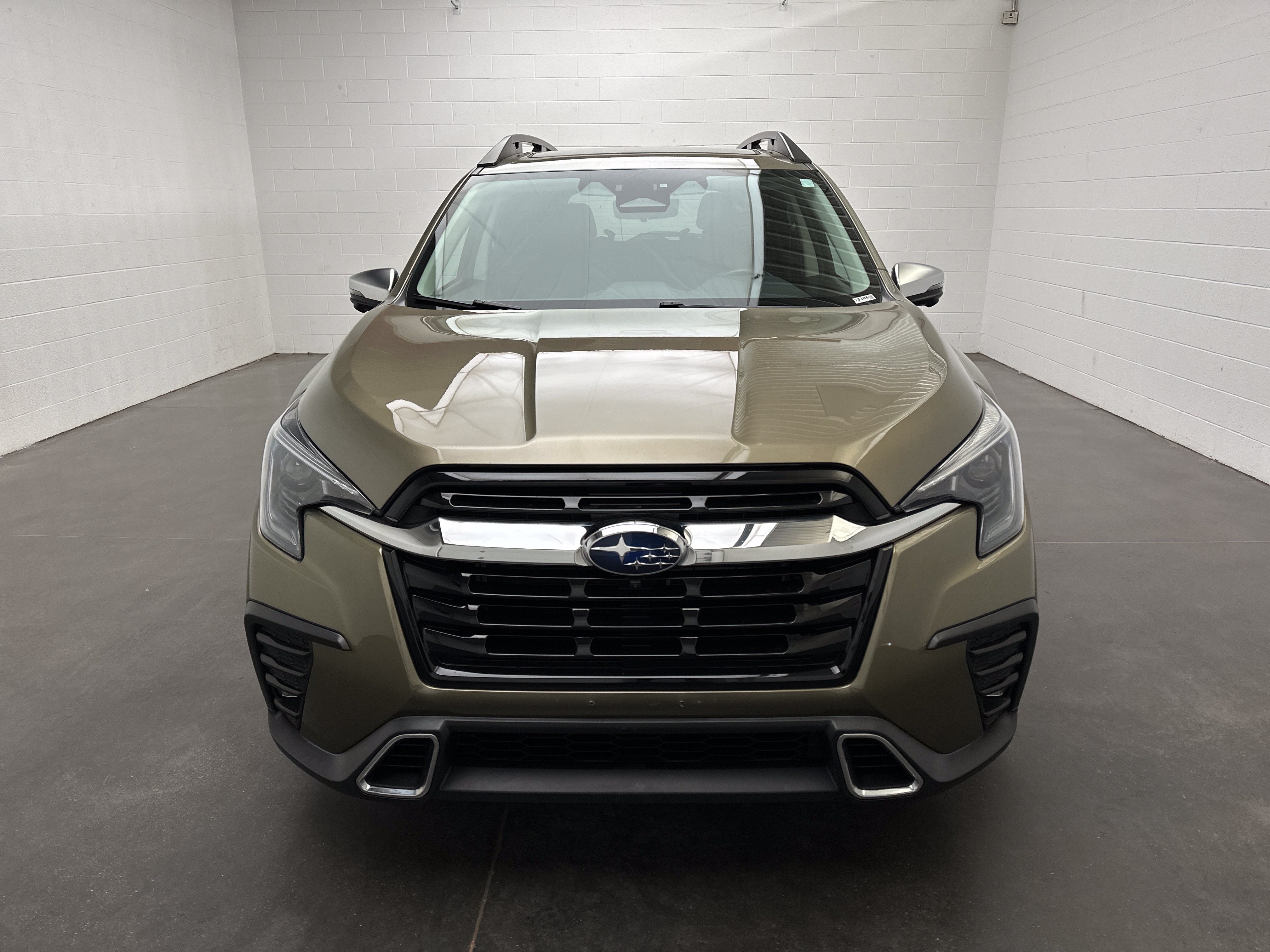 Used 2023 Subaru Ascent Touring AWD/4WD image 3