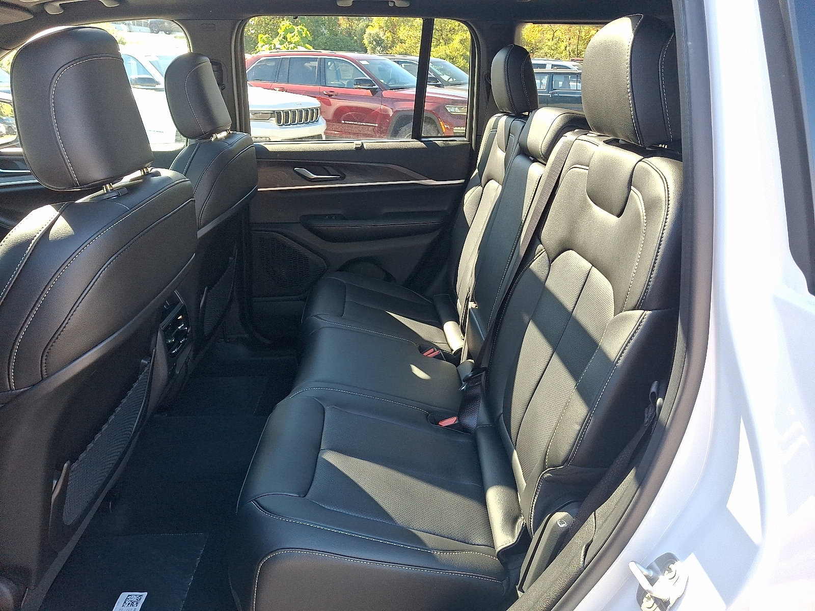 New 2025 Jeep Grand Cherokee Limited w/ Luxury Tech Group II AWD/4WD image 6