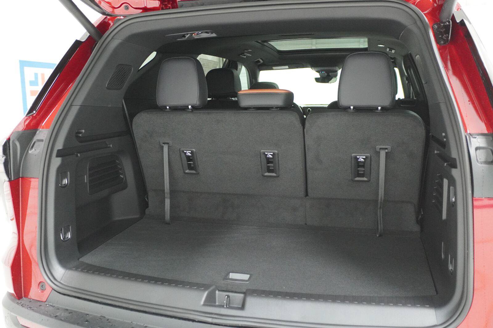 New 2027 Chevrolet Traverse Z71 w/ Enhanced Driving Package AWD/4WD image 38