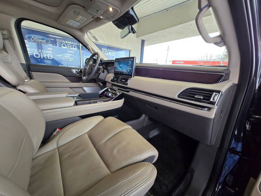 Used 2022 Lincoln Navigator Reserve image 30