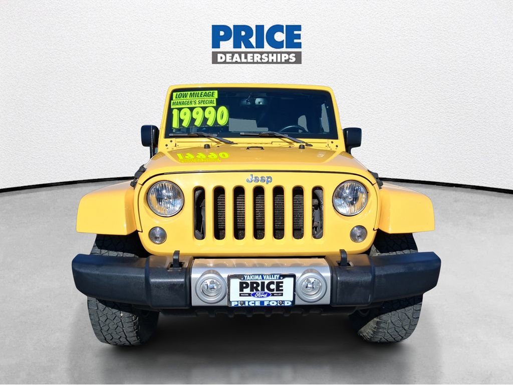 Used 2015 Jeep Wrangler Unlimited Sahara w/ Connectivity Group AWD/4WD image 3