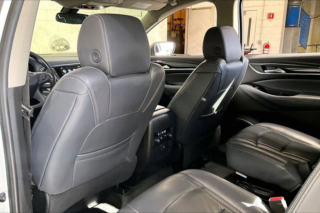Used 2018 Buick Enclave Essence image 30