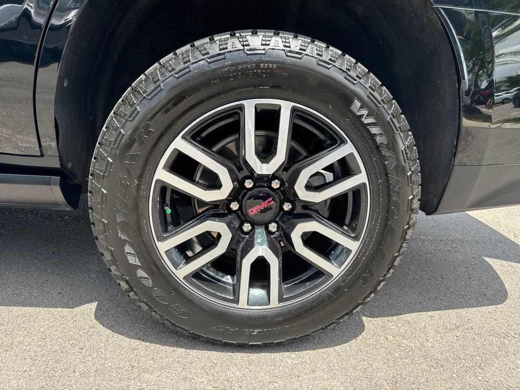 Used 2023 GMC Yukon AT4 AWD/4WD image 31
