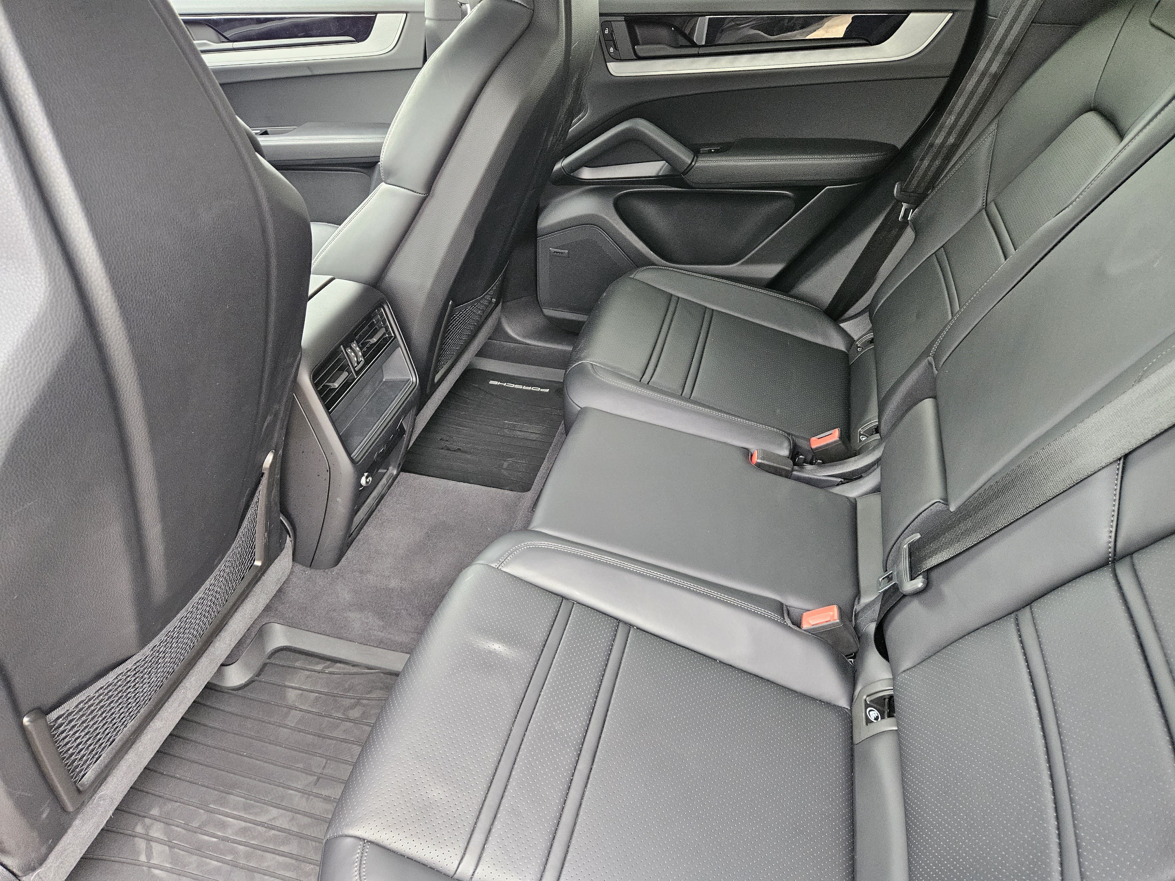 Certified 2026 Porsche Cayenne Coupe AWD/4WD image 28