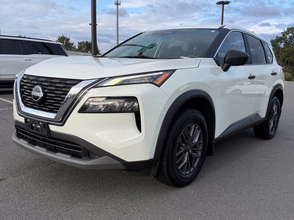 Used 2023 Nissan Rogue S FWD image 3
