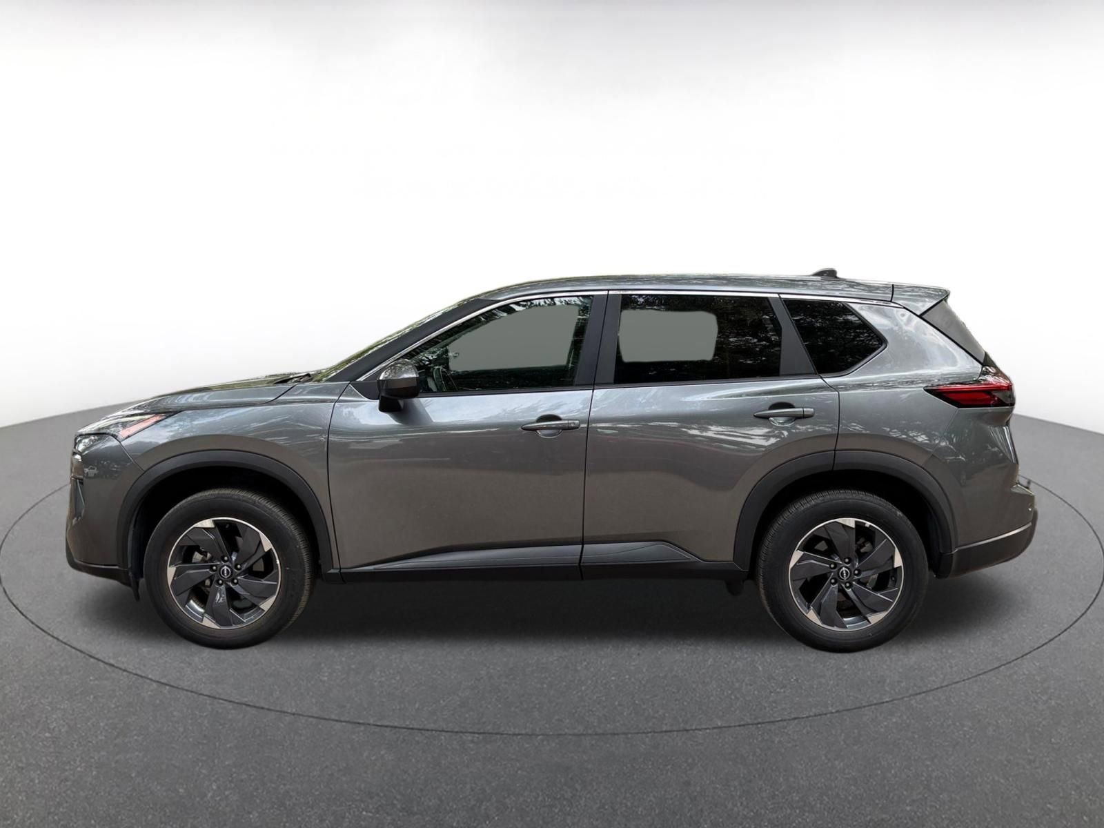 Used 2025 Nissan Rogue SV FWD image 4