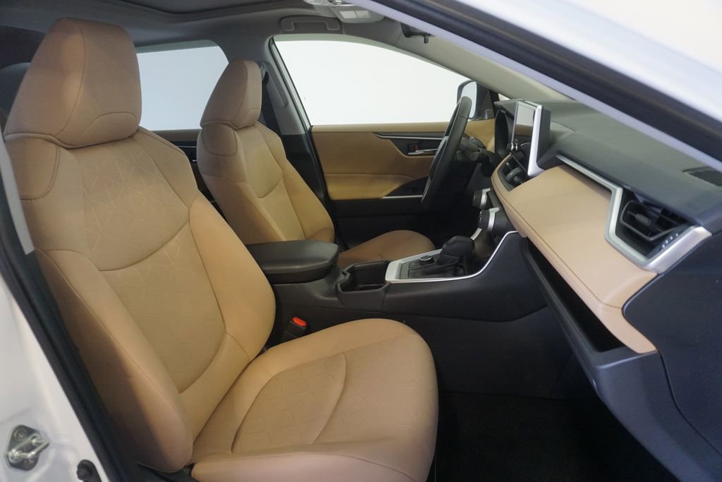 Used 2025 Toyota RAV4 XLE w/ Convenience Package AWD/4WD image 25