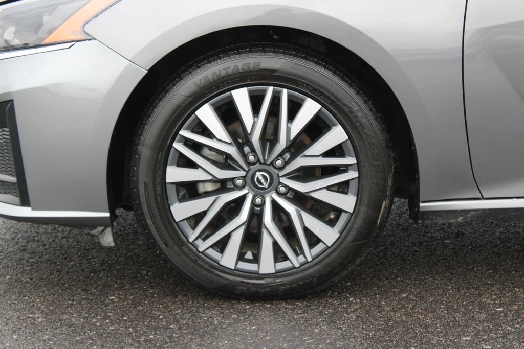 Used 2024 Nissan Altima 2.5 SV image 16