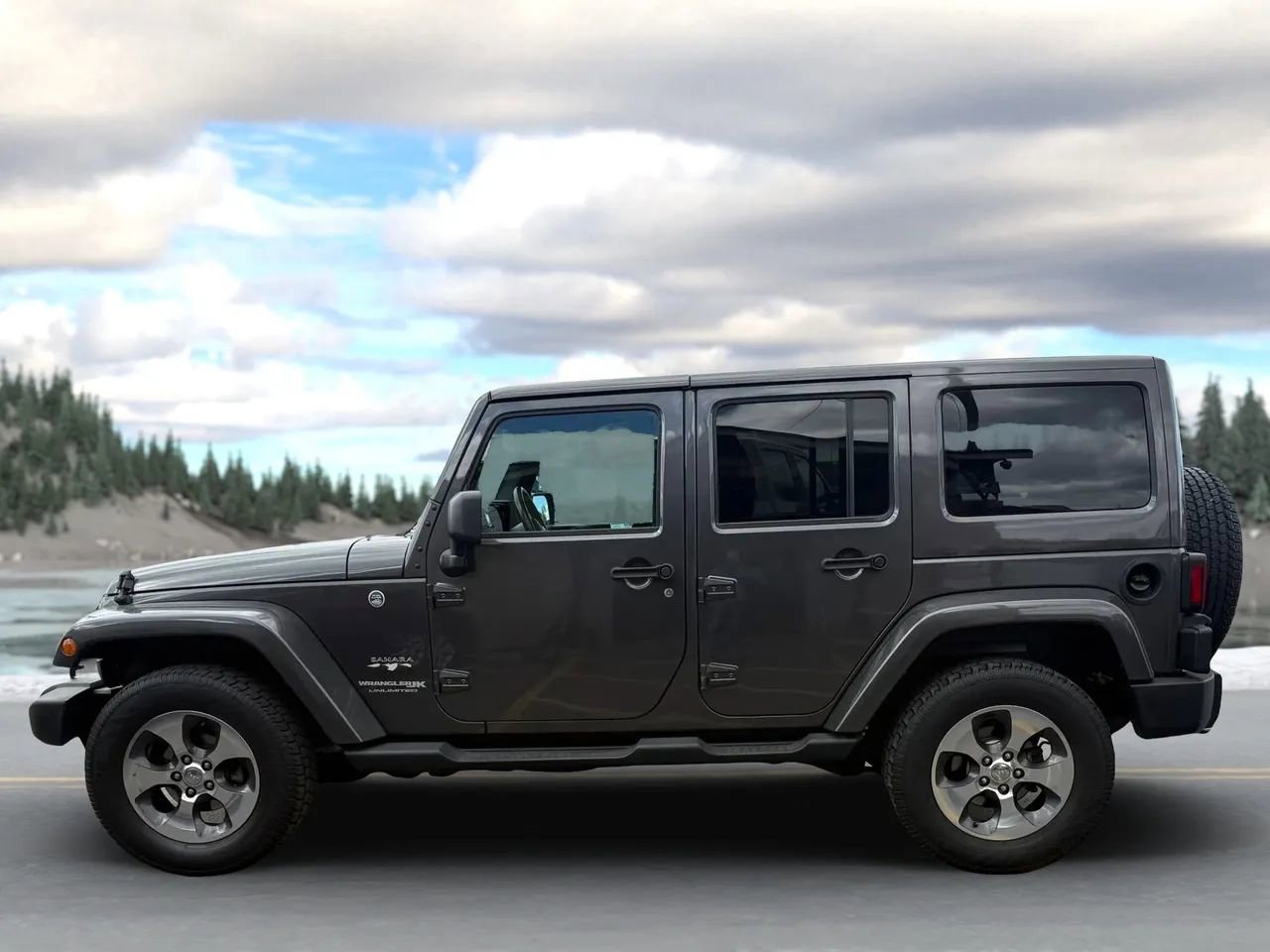 Used 2018 Jeep Wrangler Unlimited Sahara w/ Connectivity Group AWD/4WD image 6