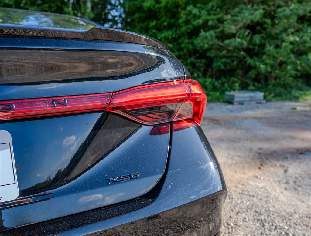 Used 2019 Toyota Avalon XSE FWD image 11