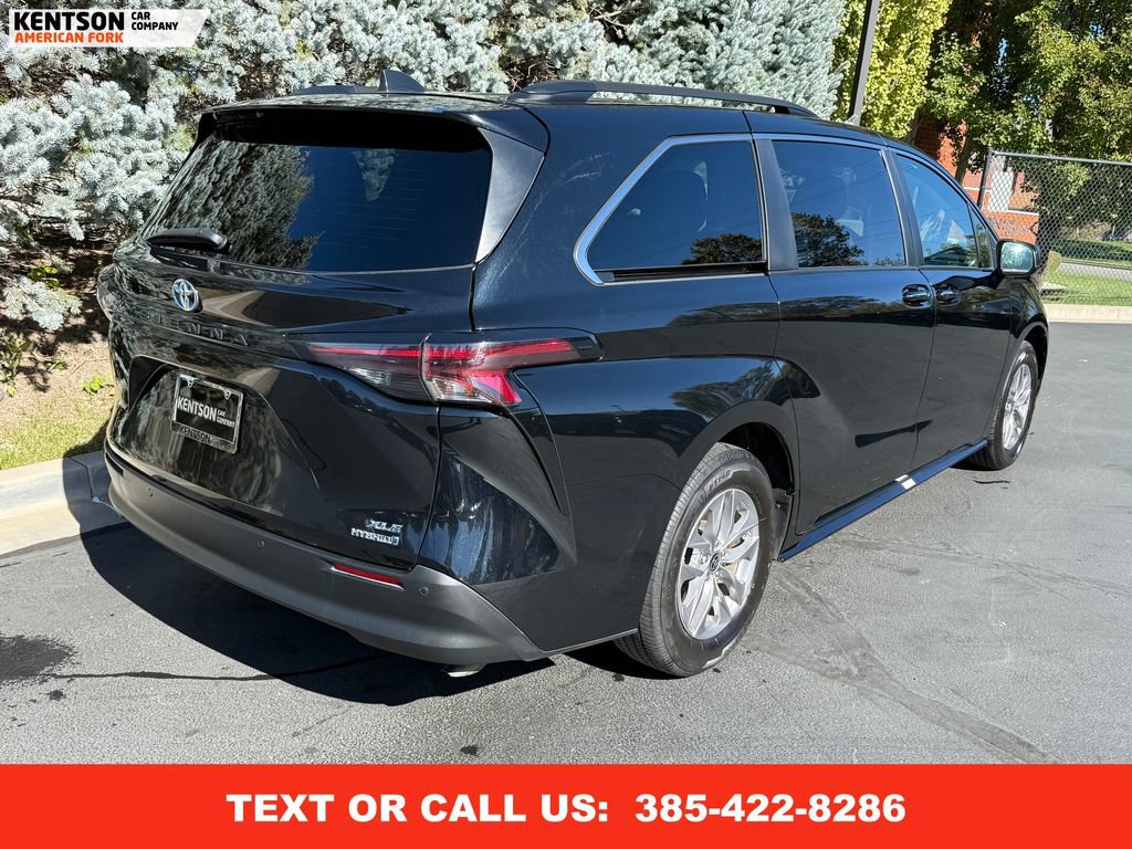 Used 2024 Toyota Sienna XLE image 9