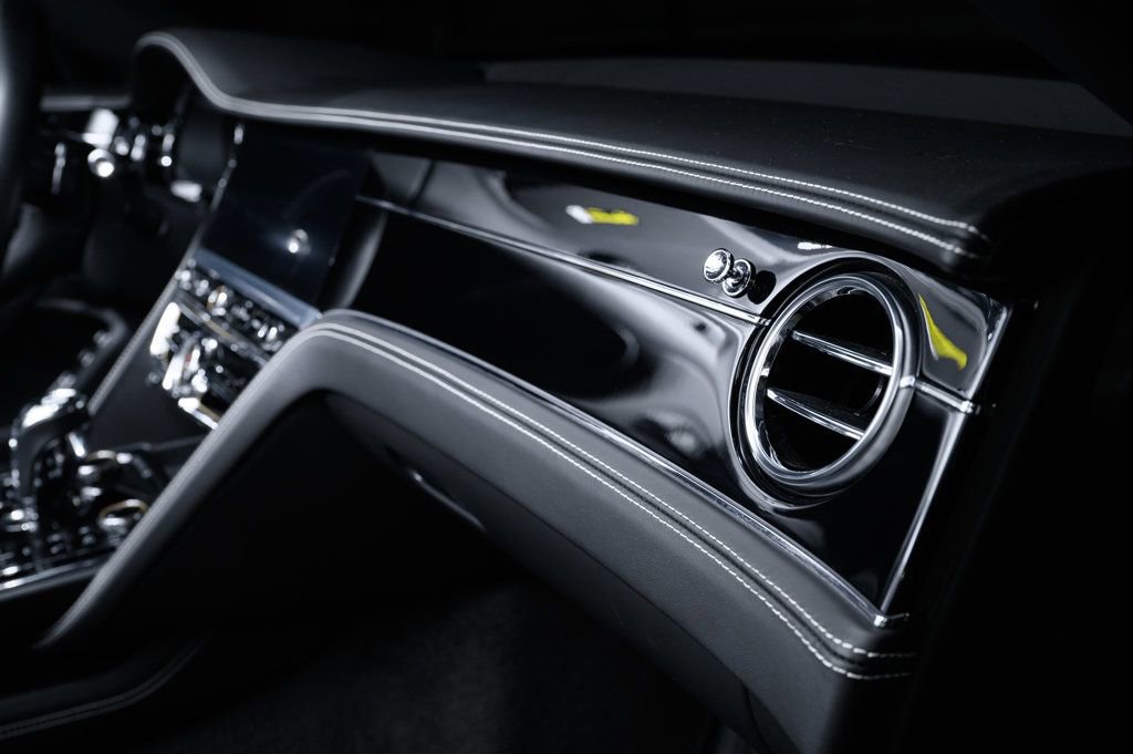 Used 2022 Bentley Flying Spur Plug-In Hybrid AWD/4WD image 15