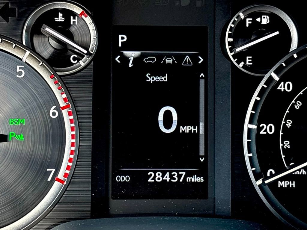 Used 2023 Lexus GX 460 Premium w/ Premium Package image 25