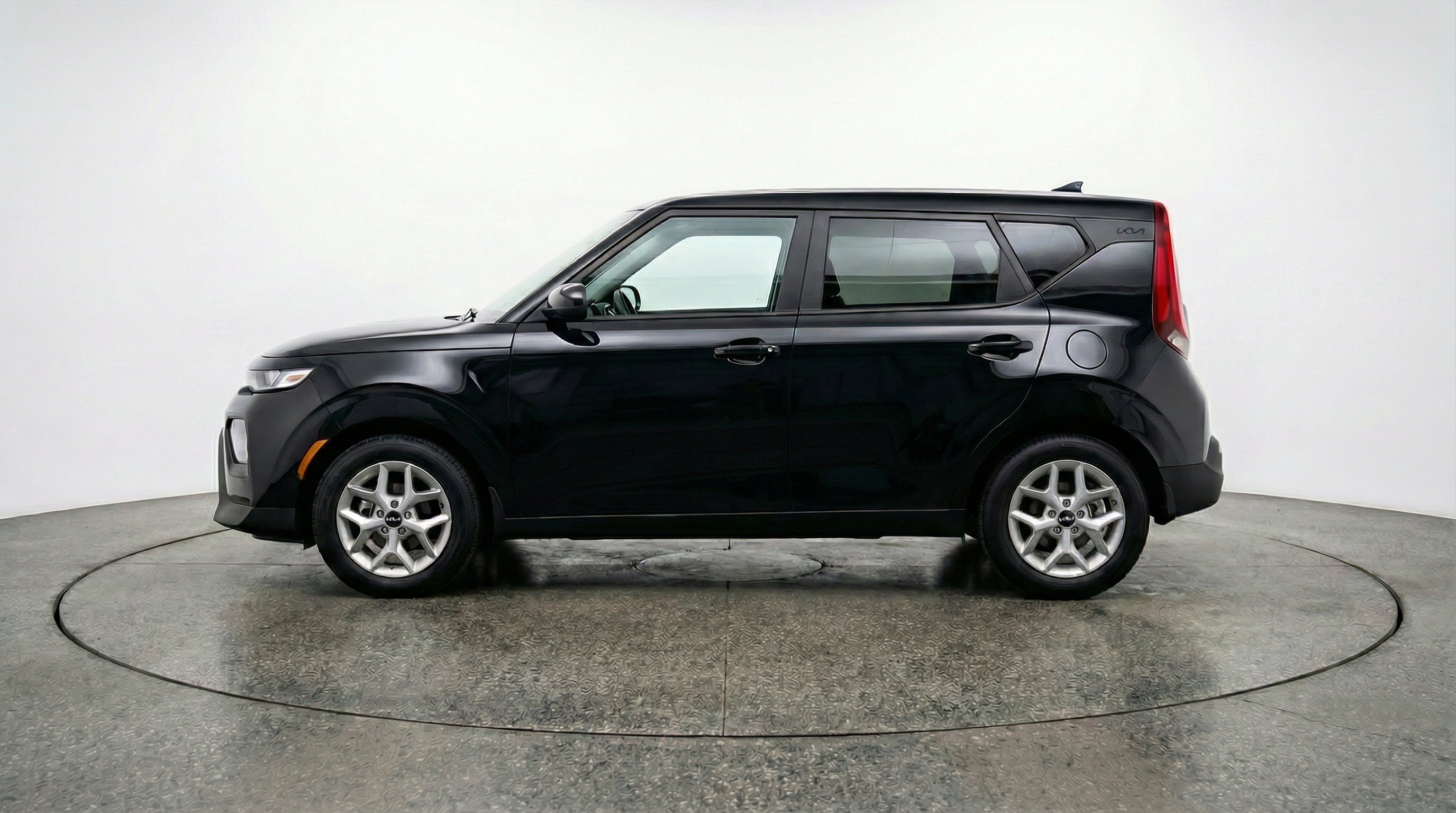 Used 2025 Kia Soul LX w/ LX Technology Package FWD image 5