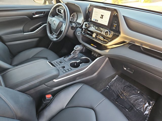 Used 2022 Toyota Highlander L FWD image 28