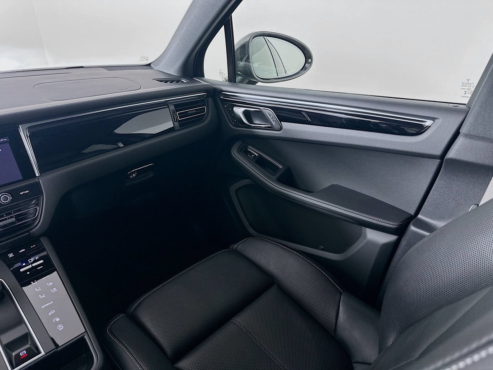 New 2026 Porsche Macan Turbo AWD/4WD image 23