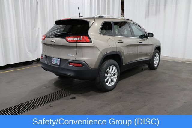 Used 2017 Jeep Cherokee Latitude w/ Safety/Convenience Group AWD/4WD image 3