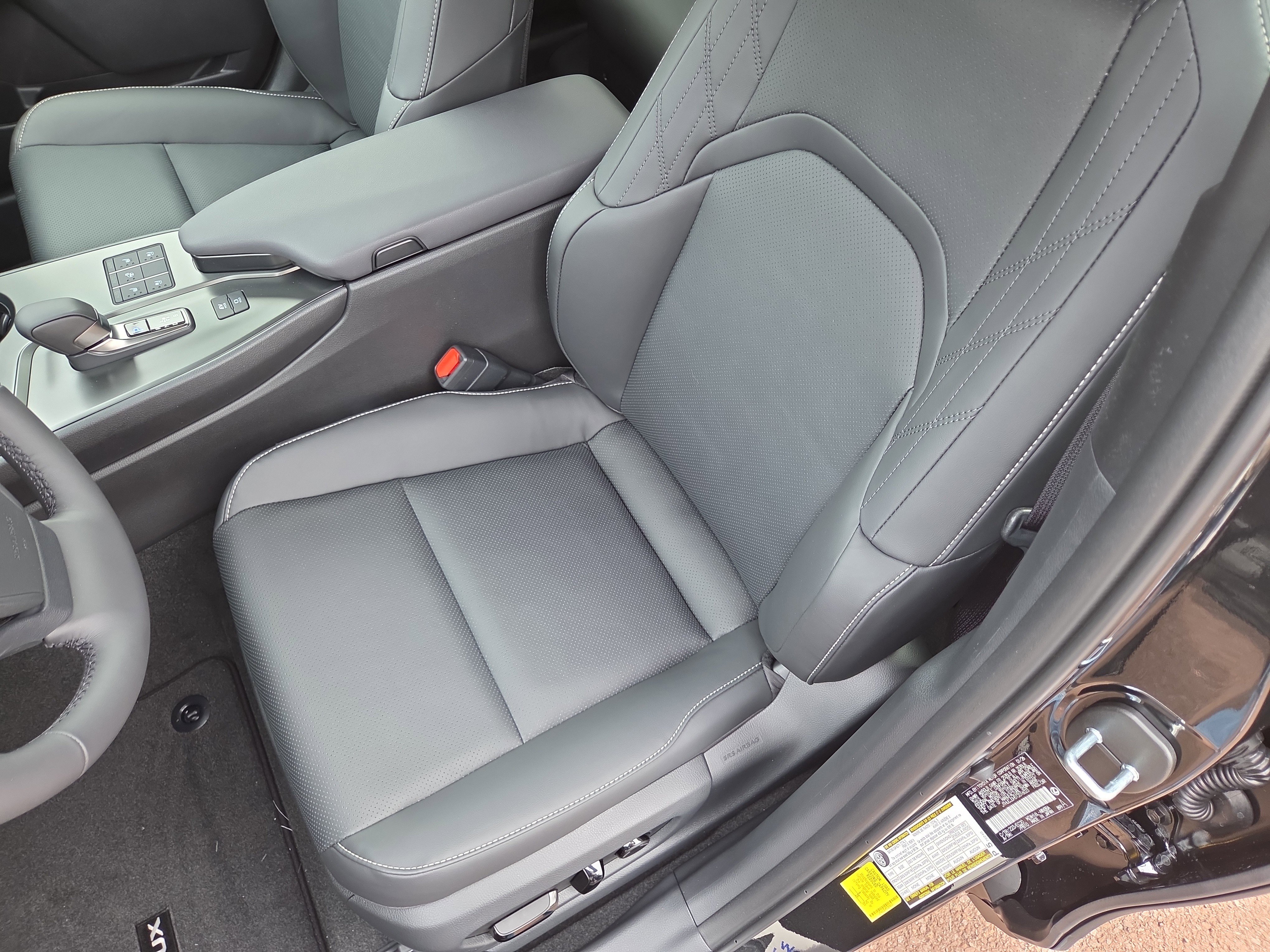 New 2026 Lexus UX 300h AWD image 6