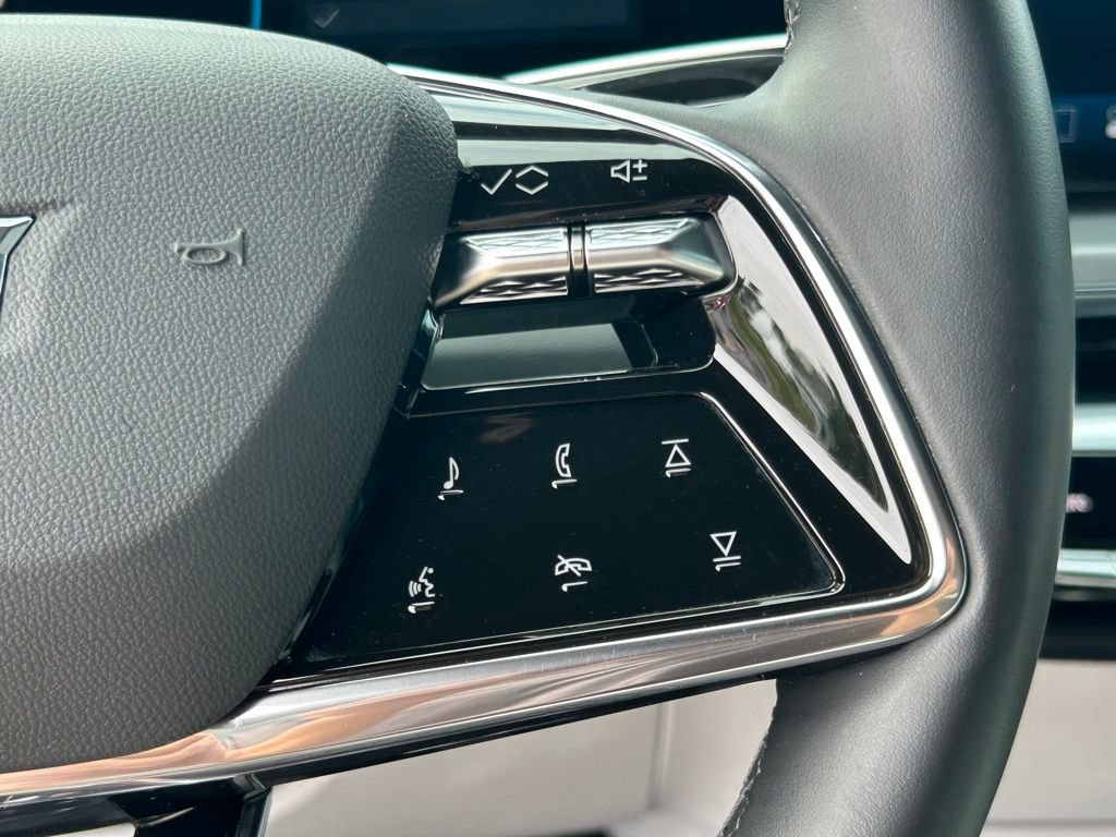 Used 2024 Cadillac Lyriq Sport RWD image 30