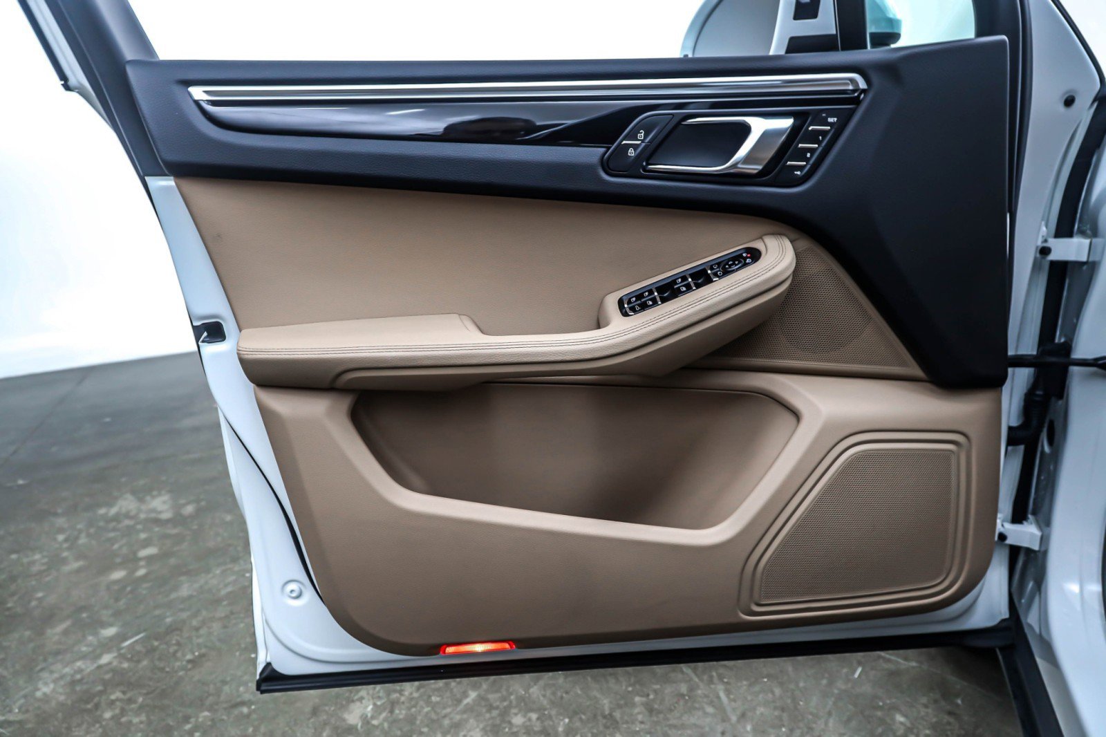 Used 2019 Porsche Macan image 20