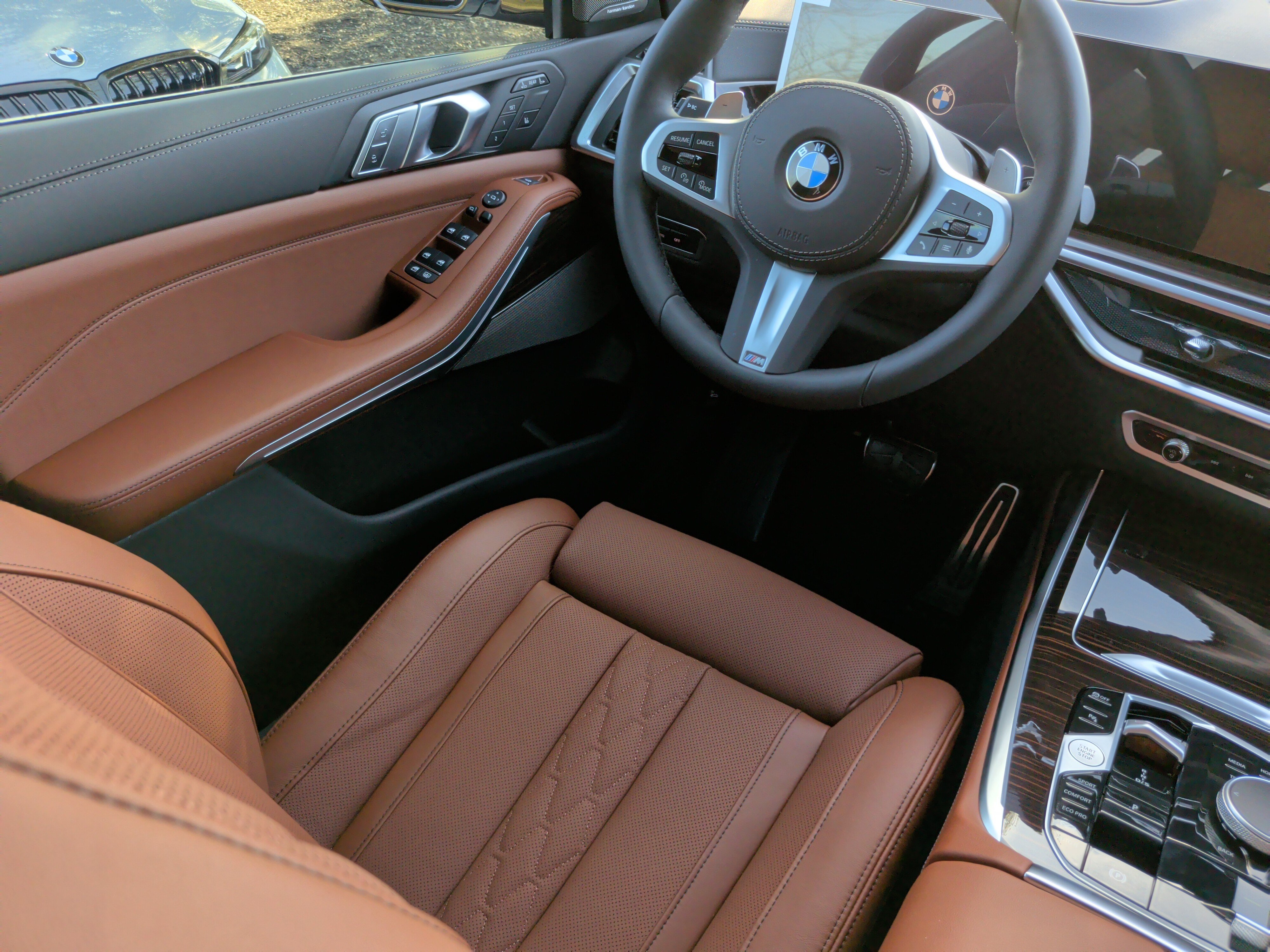 Used 2026 BMW X7 xDrive40i w/ M Sport Package AWD/4WD image 38