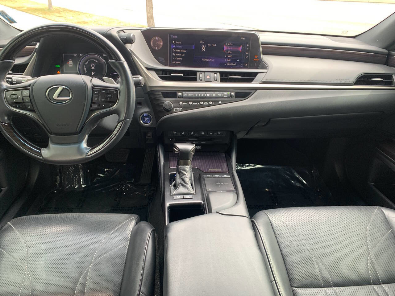 Used 2019 Lexus ES 300h Ultra Luxury w/ Accessory Package 2 image 9