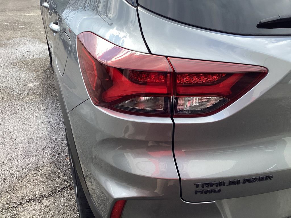 Used 2023 Chevrolet TrailBlazer RS image 32