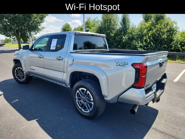 Used 2025 Toyota Tacoma TRD Sport AWD/4WD image 8