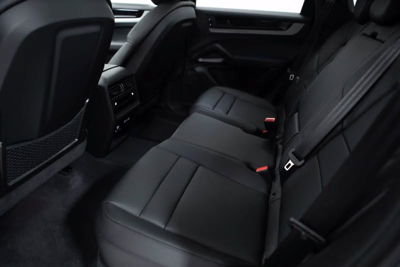 Certified 2026 Porsche Cayenne AWD/4WD image 34